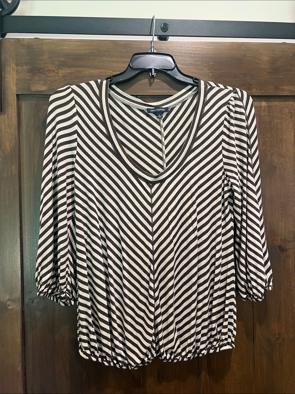 M48 Max Studio Brown & Cream Striped V-Neck Blouse Sz. L